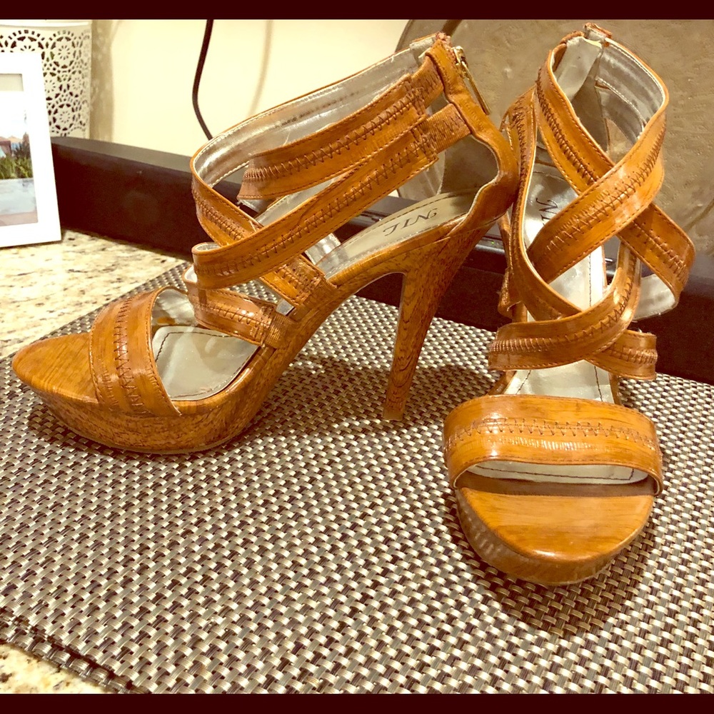 Sexy European stilettos - tan, zip back size 9